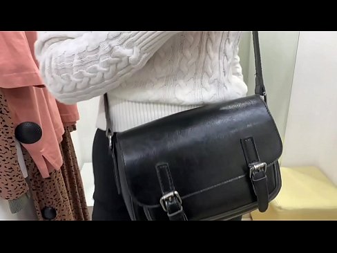 ❤️ Публична мастурбация на младата кучка FeralBerry с вибратор в стаята за обличане Домашно порно в bg.banglablog.top ️